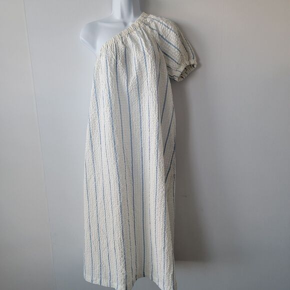Madewell Dresses & Skirts - madewell Seersucker One-Shoulder Puff-Sleeve Midi Dress in Stripe‎ size M